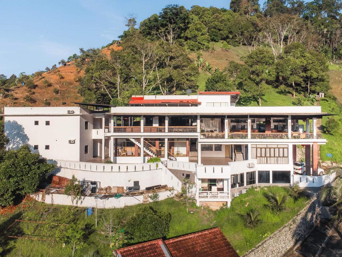 Ellin Forest Karaoke & Pool Resort Bukit Tinggi Bentong Luaran gambar