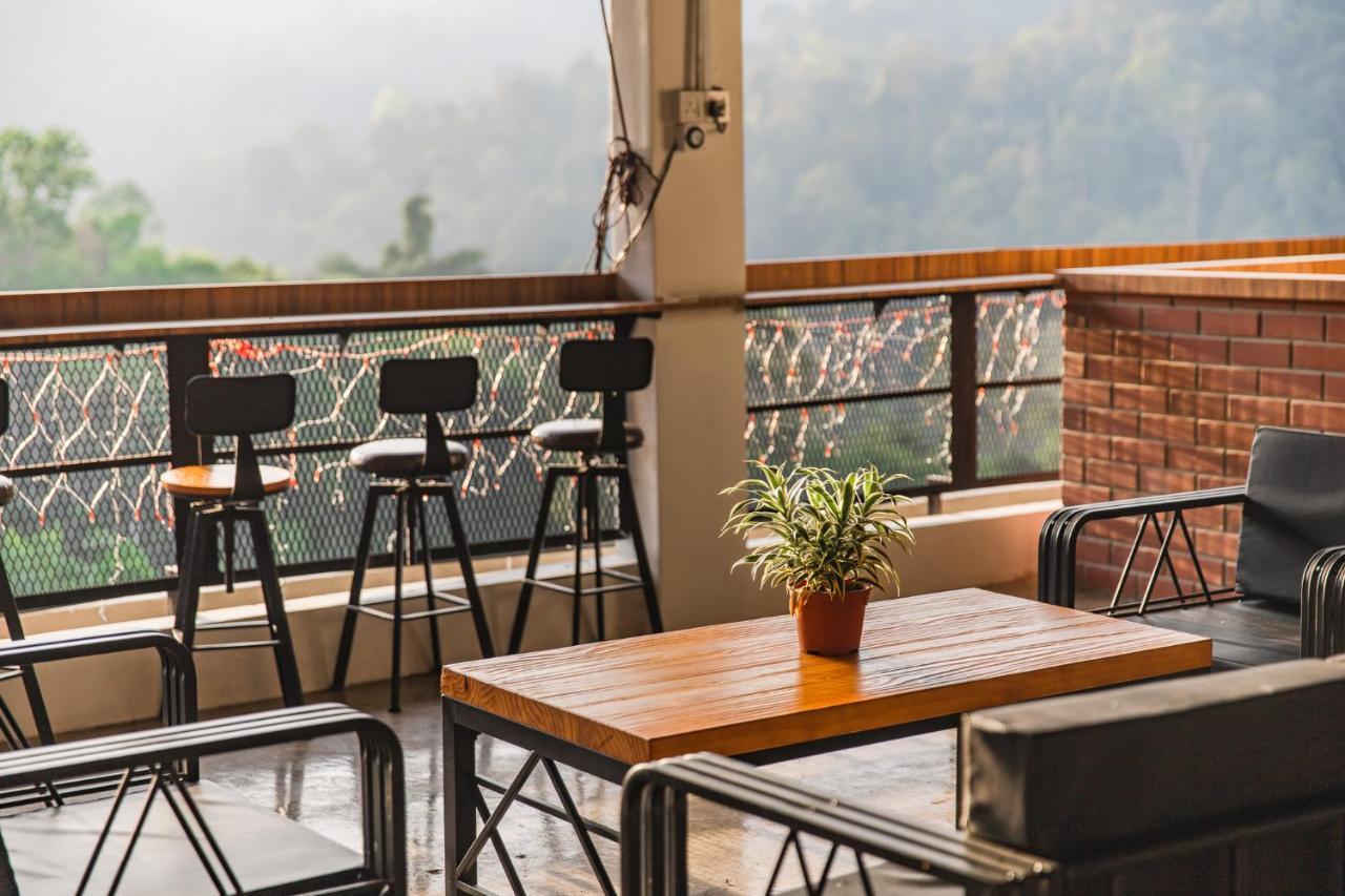 Ellin Forest Karaoke & Pool Resort Bukit Tinggi Bentong Luaran gambar