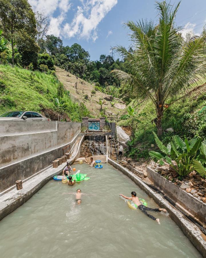 Ellin Forest Karaoke & Pool Resort Bukit Tinggi Bentong Luaran gambar